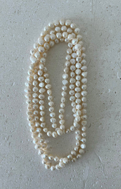 Nicola pearl necklace